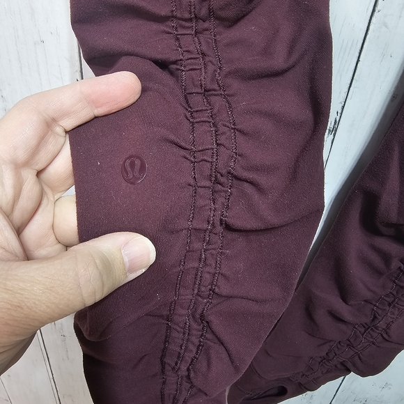 Lululemon Women's Wunder Under Stirrup Leggings Bordeaux Drama Pants Size 6. - Picture 8 of 12